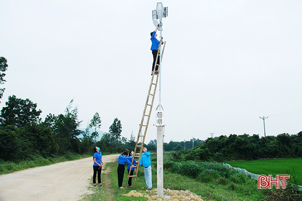 Đường điện “Thắp sáng làng quê” trị giá 300 triệu đồng ở Nghi Xuân