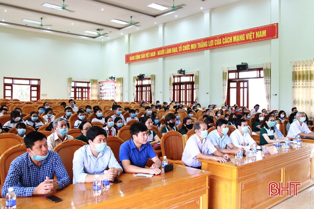 Vietcombank trao học bổng vượt khó học giỏi trị giá 300 triệu đồng