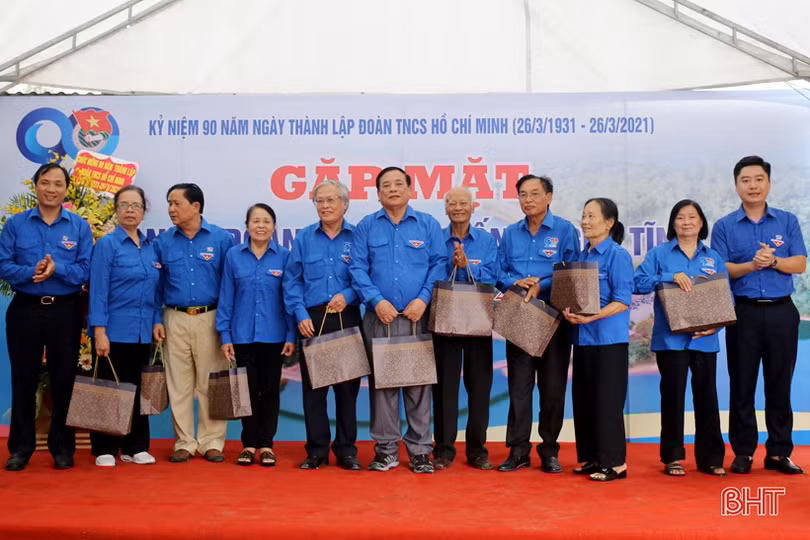 Đầm ấm buổi gặp mặt cán bộ Đoàn truyền thống Nghệ Tĩnh