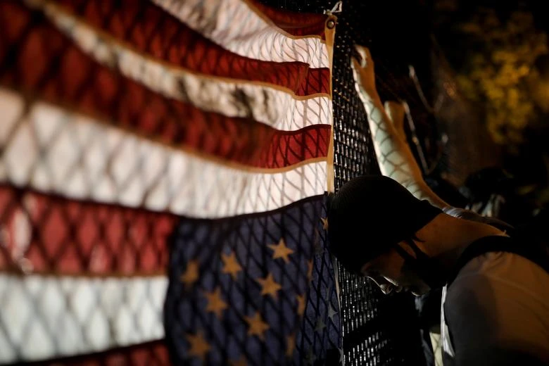 Xem phóng viên ảnh xuất sắc nhất năm 2020 của Reuters “trổ nghề”