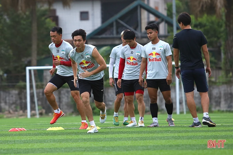 Văn Toàn, Công Phượng cùng đồng đội có buổi tập đầu tiên tại Hà Tĩnh