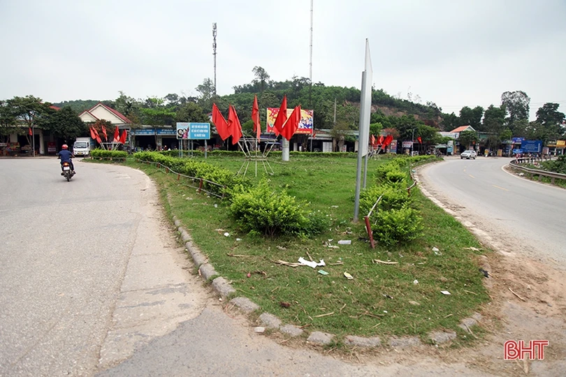 Hiểm họa tai nạn từ bất cập ở đảo giao thông trên tuyến Hương Khê - TP Hà Tĩnh