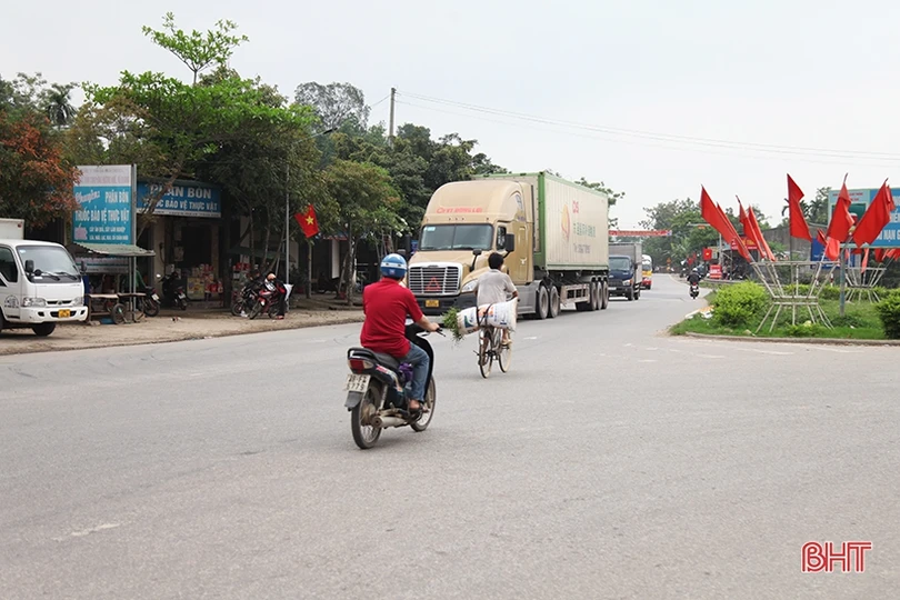 Hiểm họa tai nạn từ bất cập ở đảo giao thông trên tuyến Hương Khê - TP Hà Tĩnh