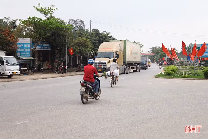 Hiểm họa tai nạn từ bất cập ở đảo giao thông trên tuyến Hương Khê - TP Hà Tĩnh