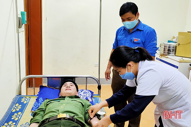 3 cán bộ đoàn ở Hà Tĩnh thay nhau hiến máu cứu sản phụ trong đêm