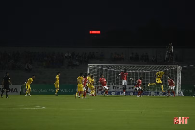 Xem trực tiếp: Hồng Lĩnh Hà Tĩnh gặp Hoàng Anh Gia Lai