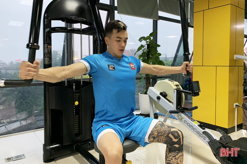 Cầu thủ Hải Phòng tập gym trước trận gặp Hồng Lĩnh Hà Tĩnh
