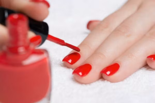 Thực hư nguy cơ sơn móng tay dạng gel gây ung thư da