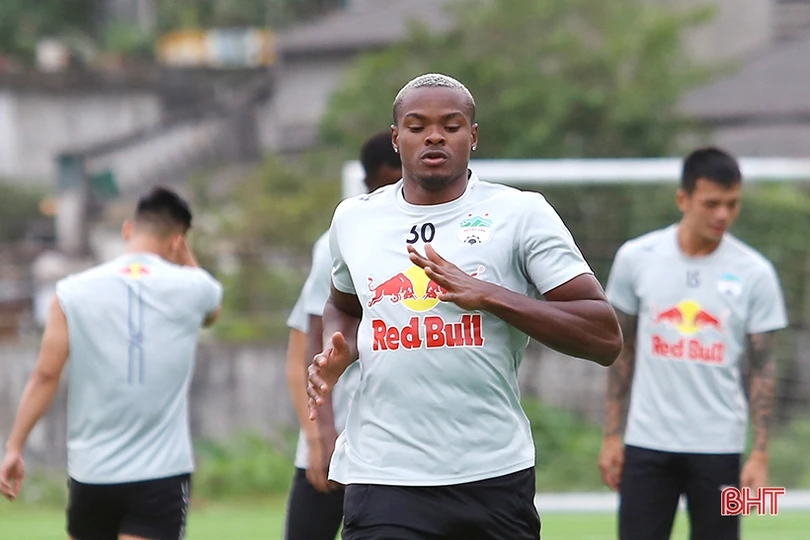 Văn Toàn, Công Phượng cùng đồng đội có buổi tập đầu tiên tại Hà Tĩnh