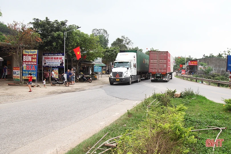 Hiểm họa tai nạn từ bất cập ở đảo giao thông trên tuyến Hương Khê - TP Hà Tĩnh