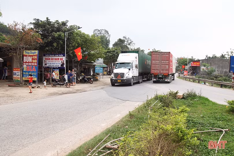 Hiểm họa tai nạn từ bất cập ở đảo giao thông trên tuyến Hương Khê - TP Hà Tĩnh