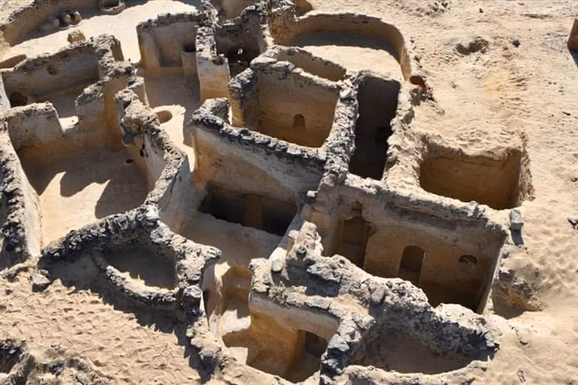 Ai Cập phát hiện 250 lăng mộ có niên đại 4.200 năm