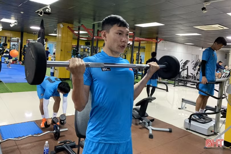 Cầu thủ Hải Phòng tập gym trước trận gặp Hồng Lĩnh Hà Tĩnh
