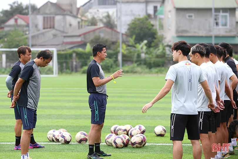 Văn Toàn, Công Phượng cùng đồng đội có buổi tập đầu tiên tại Hà Tĩnh