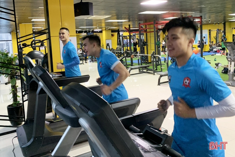 Cầu thủ Hải Phòng tập gym trước trận gặp Hồng Lĩnh Hà Tĩnh