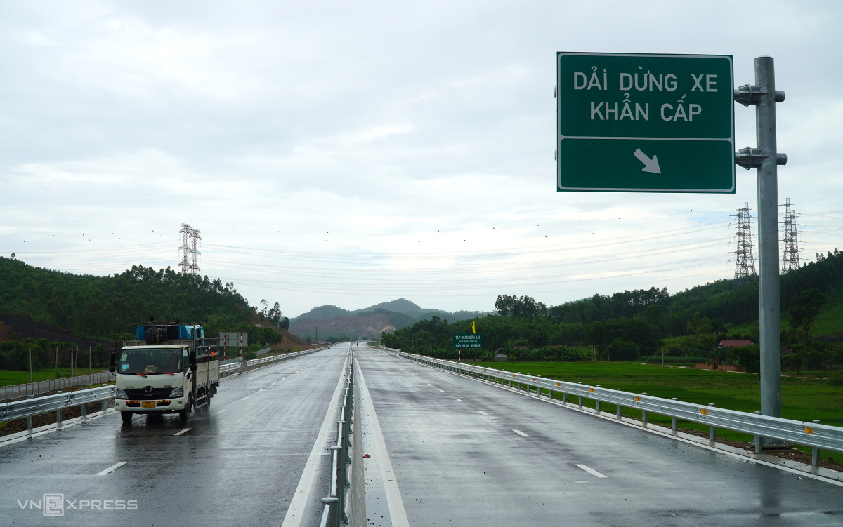Cao tốc Nghi Sơn - Diễn Châu sắp thông xe, Hà Nội - Nghệ An chỉ mất 3,5h