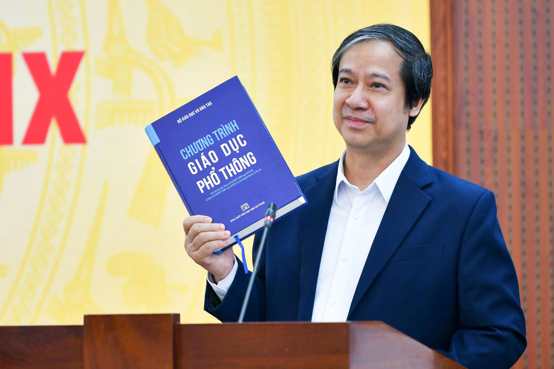 Hơn 6.000 câu hỏi gửi Bộ trưởng GD&ĐT về tiền lương, phụ cấp nhà giáo 