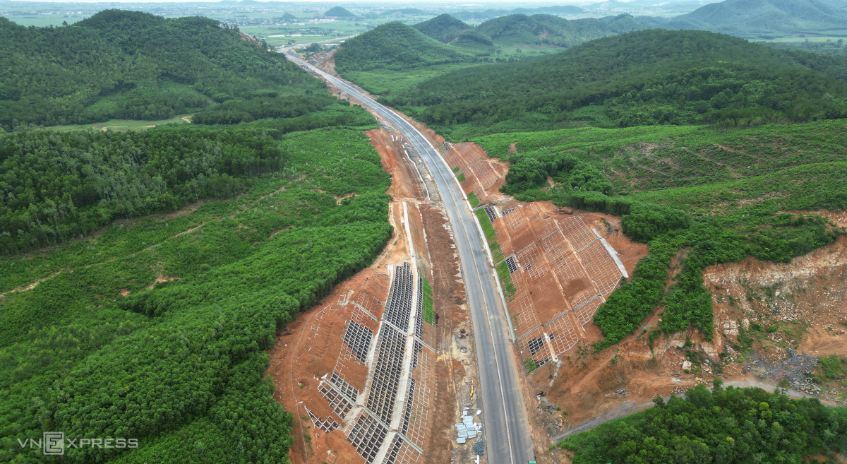 Cao tốc Nghi Sơn - Diễn Châu sắp thông xe, Hà Nội - Nghệ An chỉ mất 3,5h