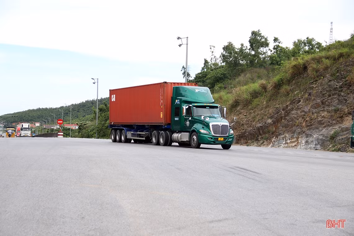 Cán bộ, chiến sỹ thị xã Kỳ Anh “căng mình” ngày đêm ngăn dịch Covid-19