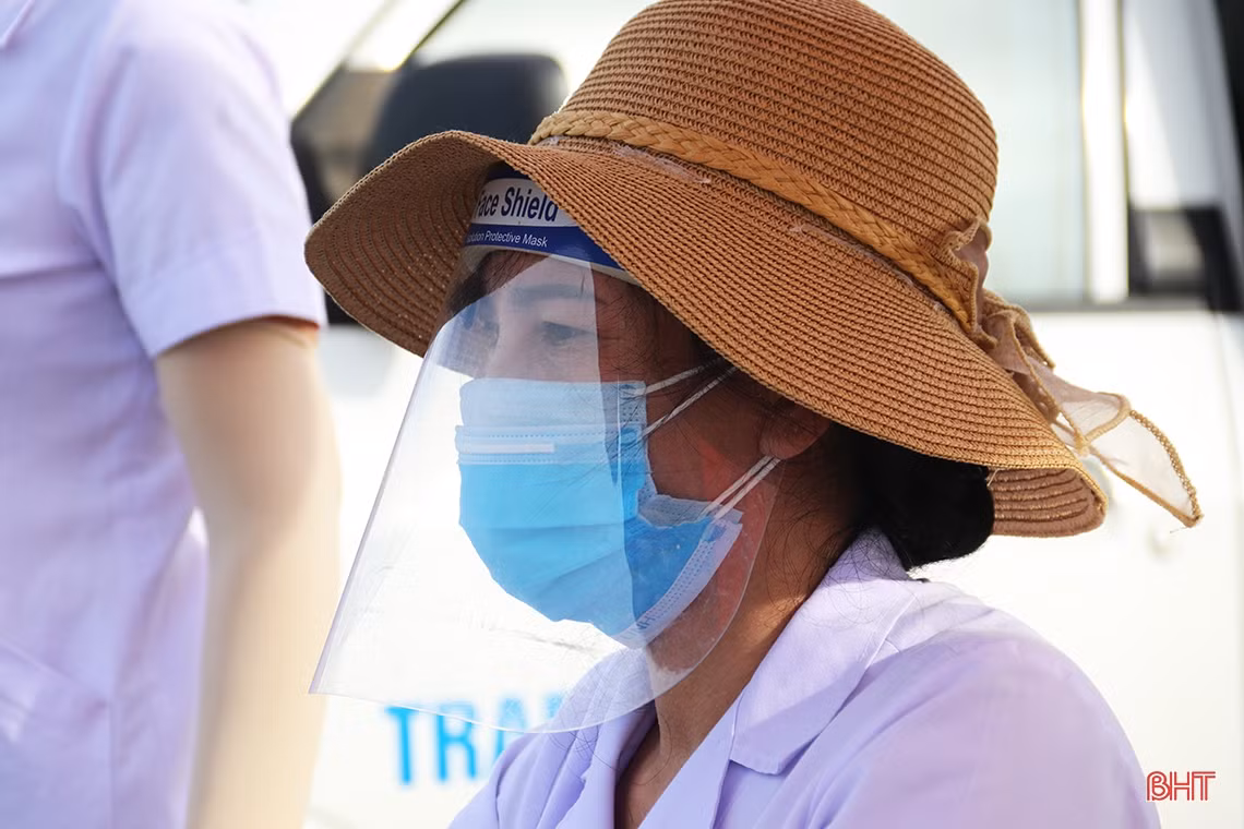 Cán bộ, chiến sỹ thị xã Kỳ Anh “căng mình” ngày đêm ngăn dịch Covid-19