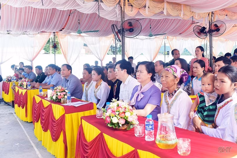 Lãnh đạo tỉnh chung vui ngày hội Tết Lấp lỗ với đồng bào dân tộc Chứt