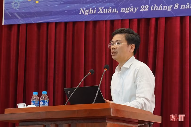 Cán bộ cốt cán ở Nghi Xuân được truyền đạt kiến thức về chuyển đổi số