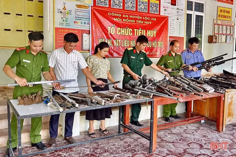 Thu hồi nhiều vật liệu nổ, vũ khí tự chế tại huyện ven biển Hà Tĩnh