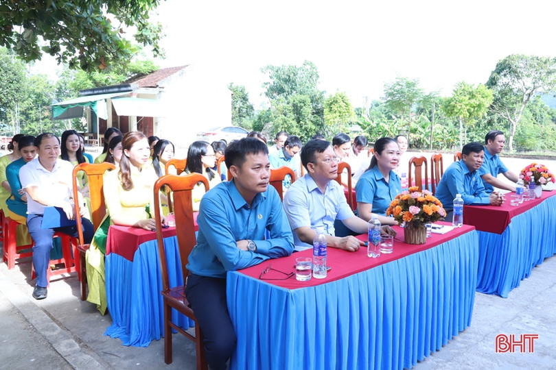 Bàn giao nhà nội trú giáo viên trường học vùng thượng Kỳ Anh