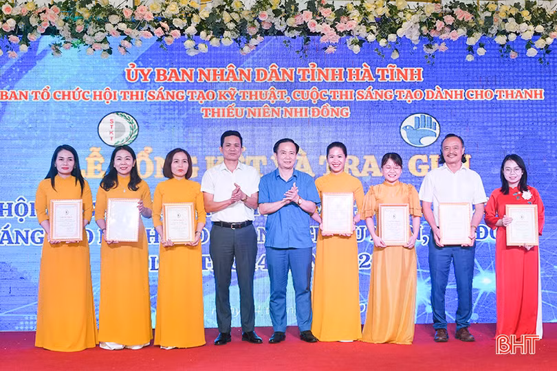 Trao thưởng 39 giải pháp xuất sắc hội thi, cuộc thi sáng tạo kỹ thuật Hà Tĩnh năm 2023