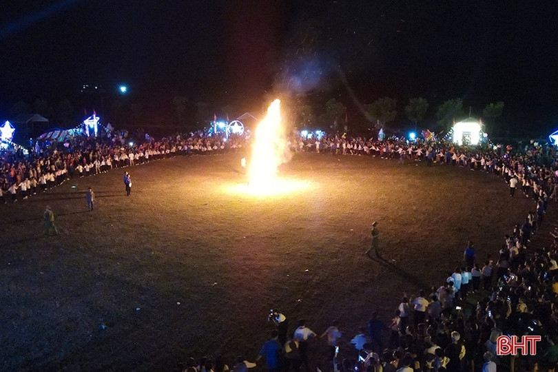 Thiếu nhi Hà Tĩnh vui múa hát tập thể, dân vũ và trò chơi dân gian