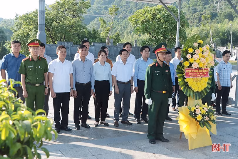 Dâng hương tưởng niệm 82 năm ngày mất cố Tổng Bí thư Hà Huy Tập