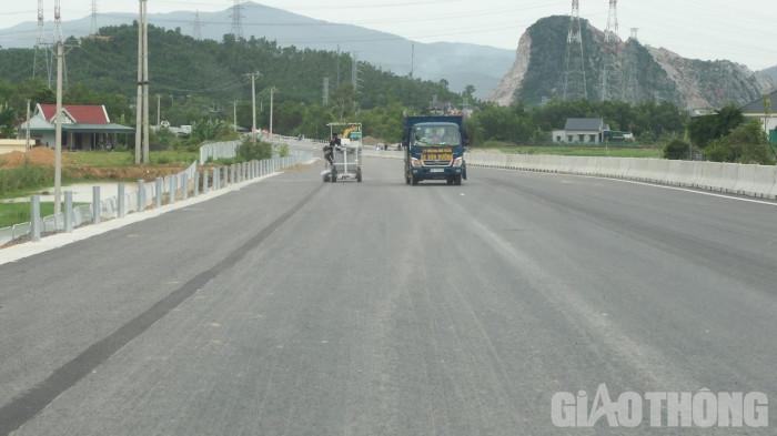 Người dân háo hức chờ ngày thông xe cao tốc Nghi Sơn - Diễn Châu