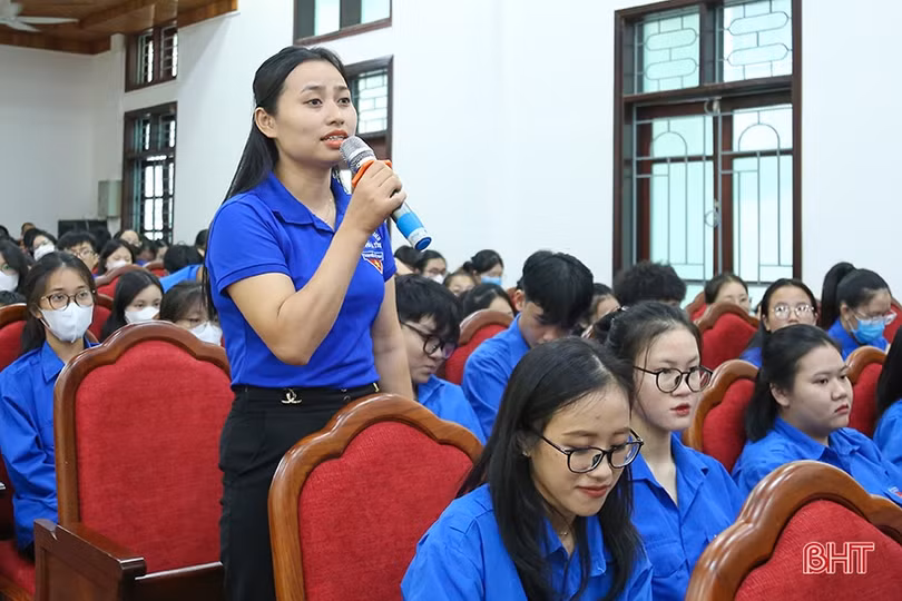 Lãnh đạo thành phố Hà Tĩnh đối thoại với đoàn viên, thanh niên