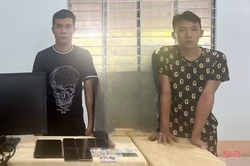 Bắt 2 đối tượng lừa bán điện thoại trên mạng, chiếm đoạt hơn 400 triệu đồng