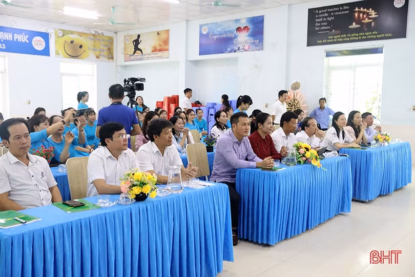 Công bố quyết định thành lập chi bộ trong doanh nghiệp tư nhân ở TX Kỳ Anh