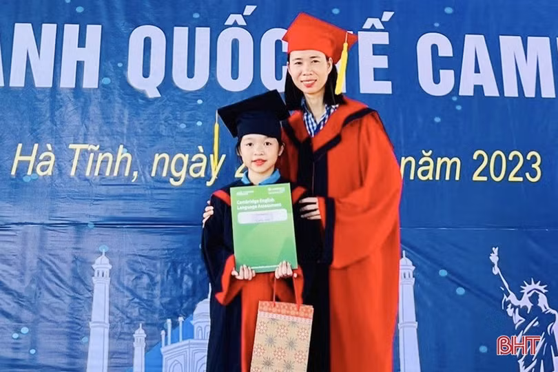 Trao chứng chỉ Tiếng Anh Cambridge 2023 cho hơn 600 học sinh