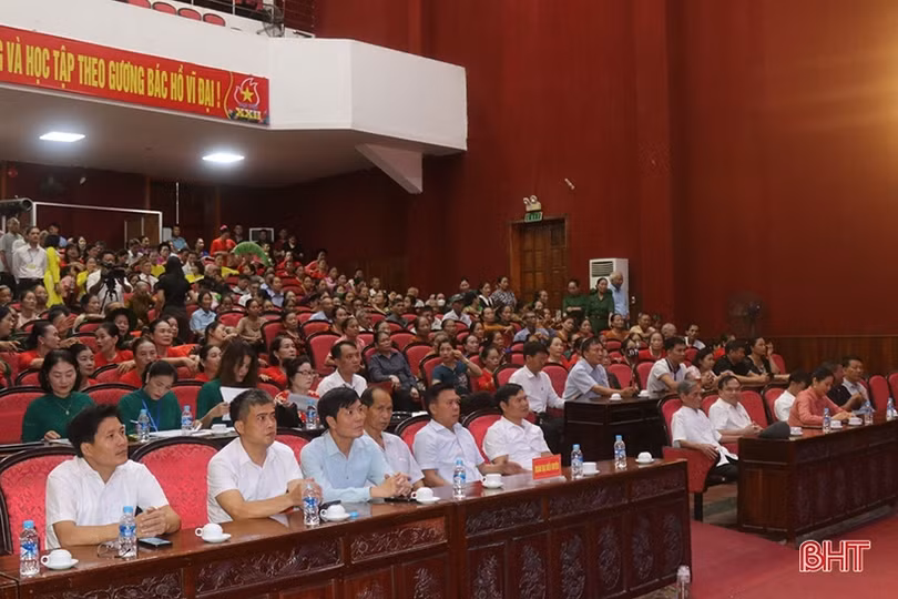 Đặc sắc liên hoan tiếng hát người cao tuổi huyện Nghi Xuân