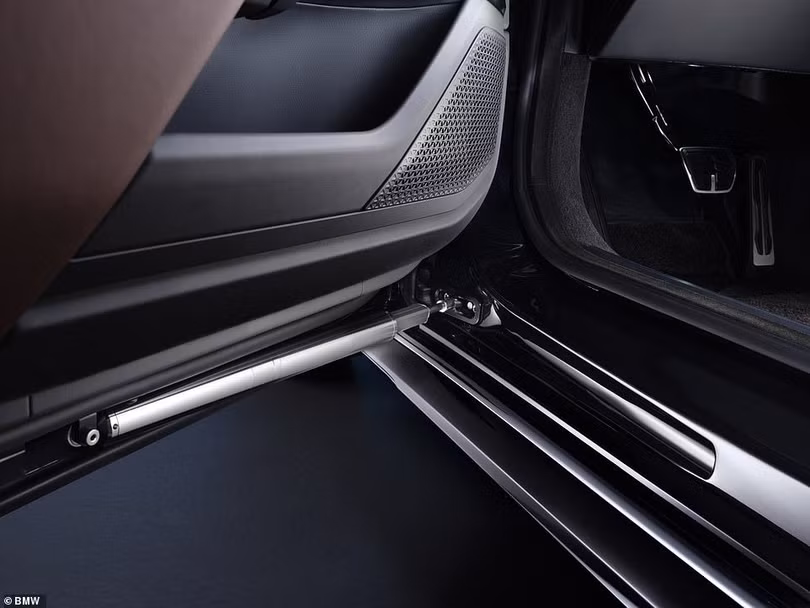 Mẫu xe điện bọc thép đầu tiên trên thế giới BMW i7 Protection