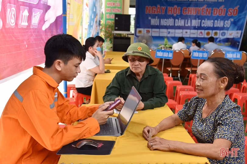 Đưa nền tảng số, công nghệ số, kỹ năng số đến với người dân Lộc Hà