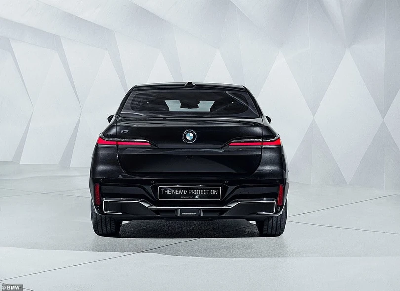 Mẫu xe điện bọc thép đầu tiên trên thế giới BMW i7 Protection
