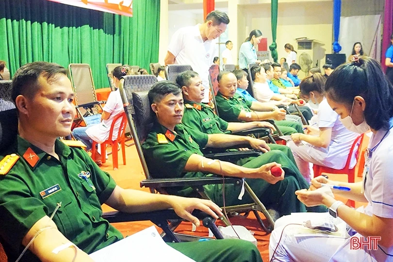 Ngày hội hiến máu ở Hương Khê thu về 297 đơn vị máu