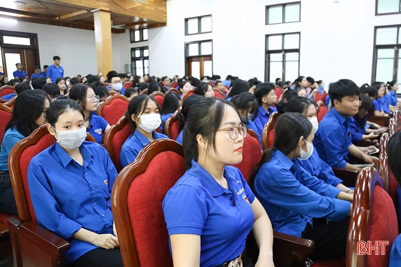 Lãnh đạo thành phố Hà Tĩnh đối thoại với đoàn viên, thanh niên