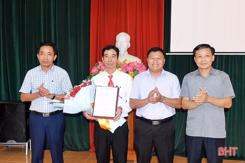 Ông Nguyễn Duy Bình giữ chức Giám đốc BVĐK huyện Hương Khê