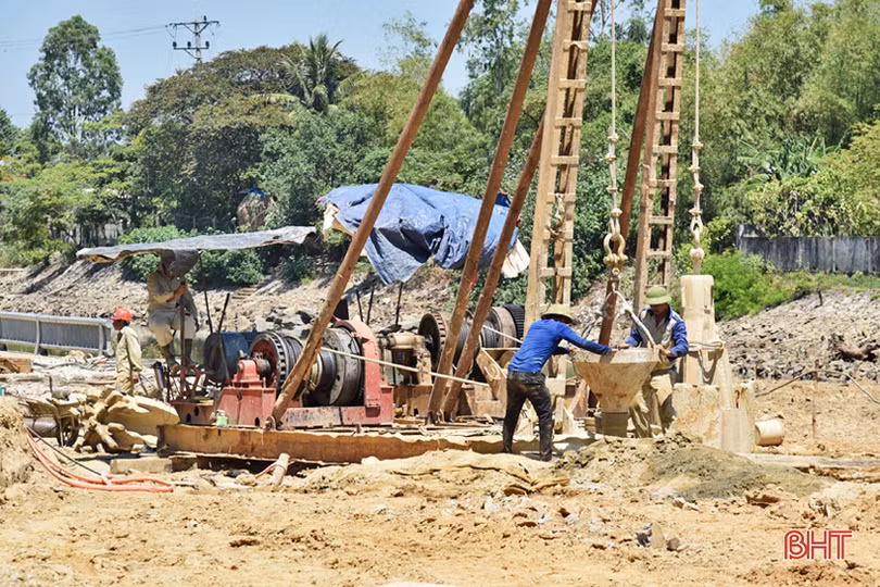 Đẩy nhanh tiến độ thi công các công trình ưu tiên “vượt lũ” ở thị xã Kỳ Anh