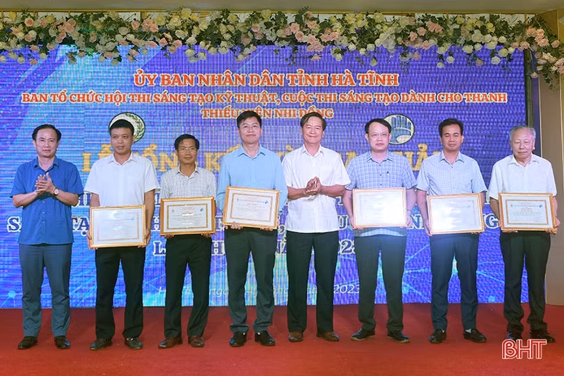 Trao thưởng 39 giải pháp xuất sắc hội thi, cuộc thi sáng tạo kỹ thuật Hà Tĩnh năm 2023