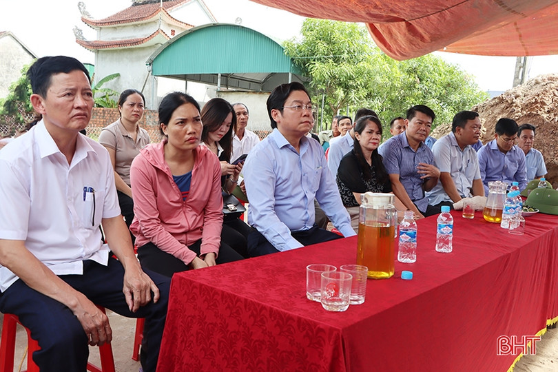 Đoàn ĐBQH Hà Tĩnh kết nối xây dựng 5 nhà nhân ái cho hộ nghèo