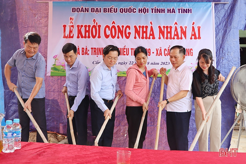 Đoàn ĐBQH Hà Tĩnh kết nối xây dựng 5 nhà nhân ái cho hộ nghèo