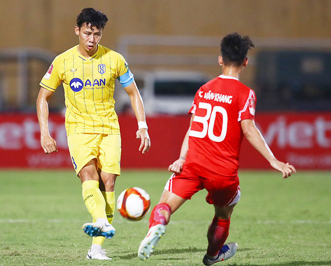 Lót tay 12 tỷ đồng cho Quế Ngọc Hải đã là kỷ lục của V.League?