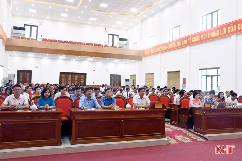 Xây dựng đội ngũ nhà giáo, cán bộ quản lý đáp ứng yêu cầu đổi mới 