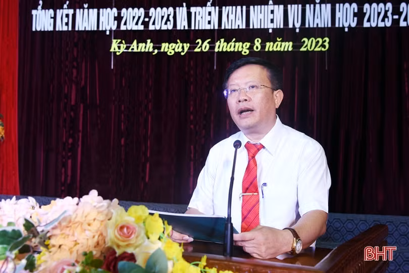 Xây dựng đội ngũ nhà giáo, cán bộ quản lý đáp ứng yêu cầu đổi mới 